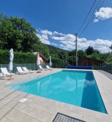 Chalet avec vue sur le lac 2D