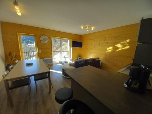 Chalet cosy au pied des pistes avec parking privé - FR-1-787-114