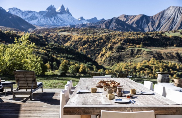 Chalet D'albiez with Mountain View, Private Terrace and Wi-Fi