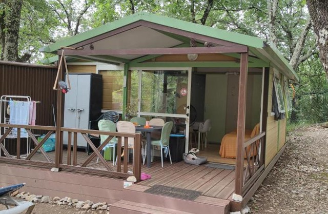 Chalet dans Camping 3 étoiles à Vogüé