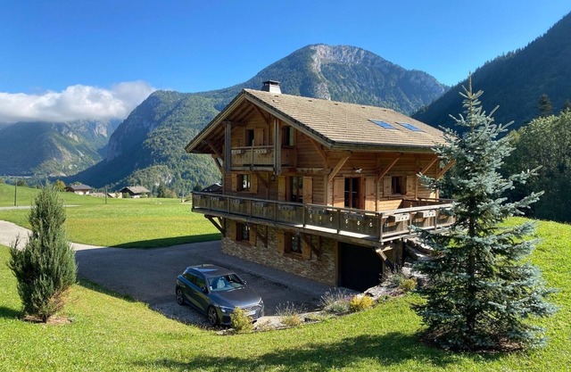Chalet de Charme au Milieu des Montagnes