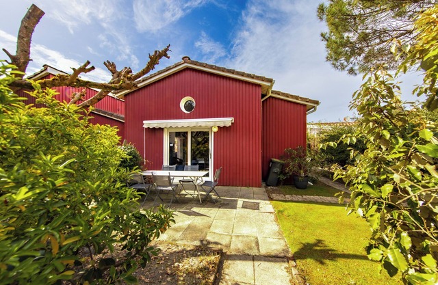 Chalet 'De Droite' with Private Terrace and Private Garden