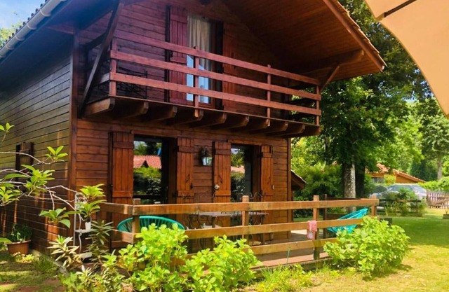 'Chalet des Ours La-Teste-de-Buch' with Shared Pool & Wi-Fi