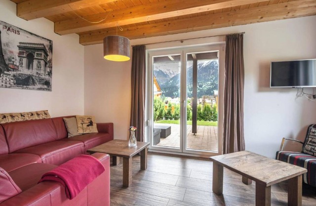 Chalet directly at the ski slope with a garden