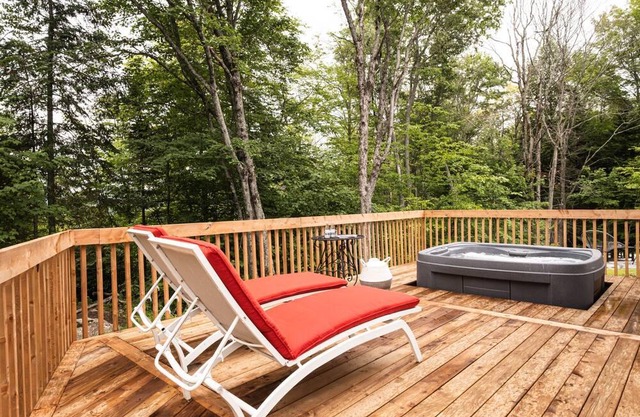 Chalet Everest - few minutes from Mont-Tremblant with hot tub