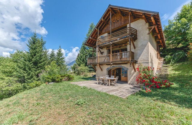 Chalet 'Gabbro- Moderne Tout Confort' with Mountain View, Private Terrace and Wi-Fi