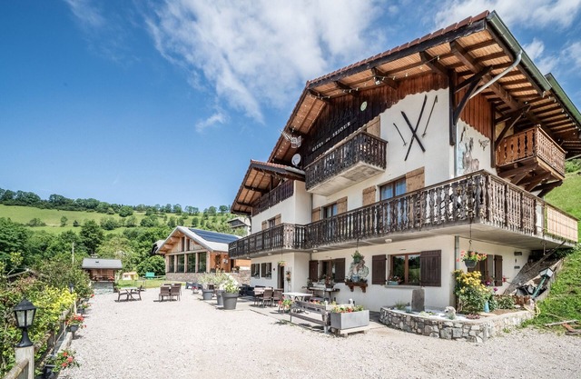 Chalet "Gîtes Le Titlis" with Mountain View, Private Pool & Wi-Fi