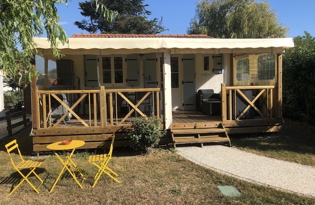 Chalet in a private park in Saint Pierre D'oléron
