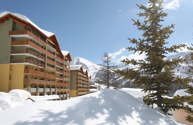 Chalet in Isola with Scenic Views