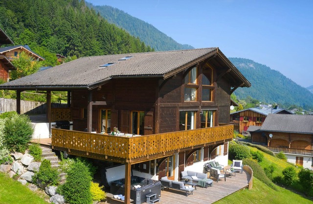 Chalet Isla de Lux - family mountain break 12p sauna & spa - OVO Network