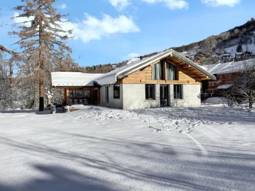 Chalet magnifique à Valloire avec vue sur montagne.