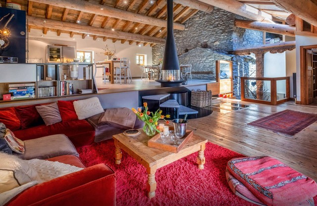 Chalet Nevala - Unique converted barn for 11 indoor pool - OVO Network