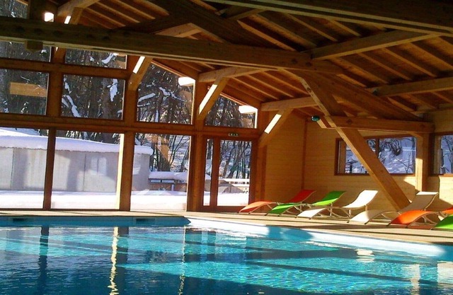 Chalet, Savoyard charm in unspoiled surroundings, heated swimming pool, ideal for families