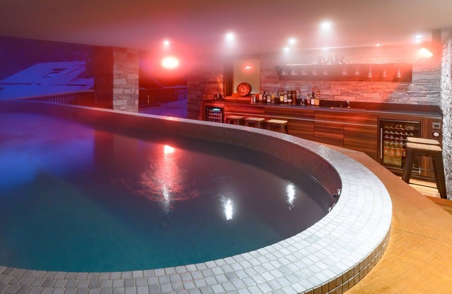 Chalet 'Serendipity' with Mountain View, Wi-Fi and Air Conditioning