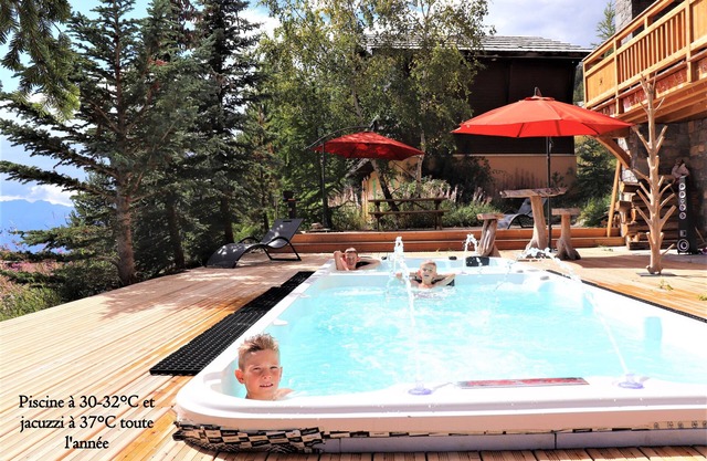 CHALET SLEEPS 18 POOL JACUZZI CINEMA ROOM SLOPE AND MOUNTAIN VIEWS