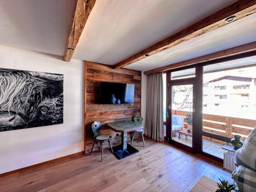 Chalet-Stil mit Pool und Bergblick