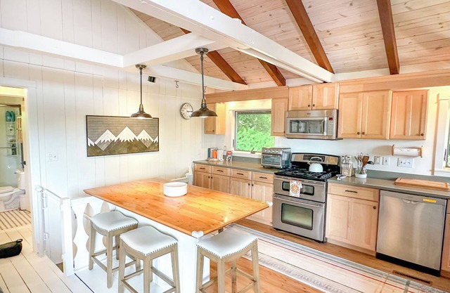 Chalet Valhalla with Hot Tub right next to Sugarbush Resort