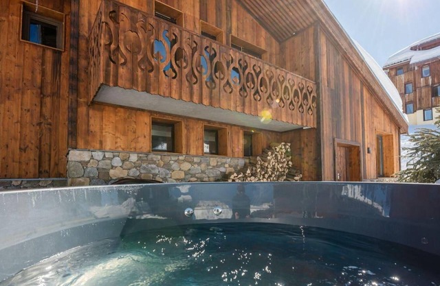 Chalet, wifi, 10m from ski slopes, Ground floor, sauna, terrace, balcony, fireplace or stove, tv
