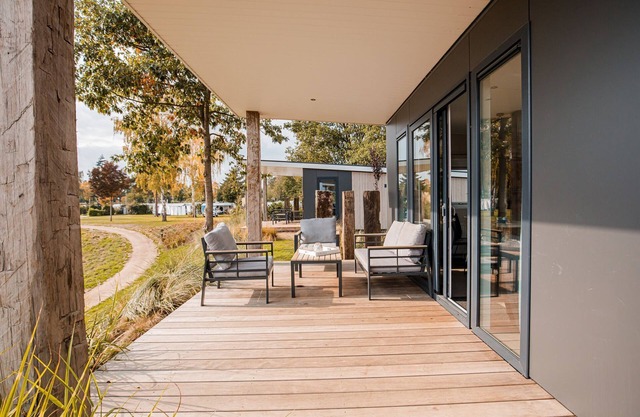Chalet with a view of the beach or harbour, in a holiday park on the Leukermeer