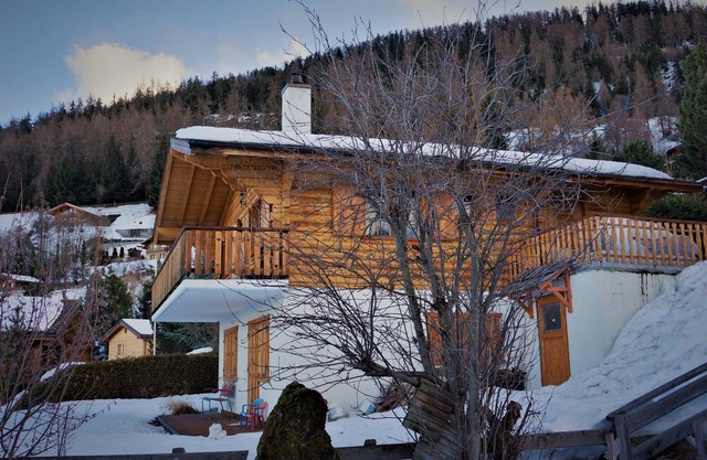 Chalet with free shuttle to the slopes at 20m. Panoramic view Closed garage