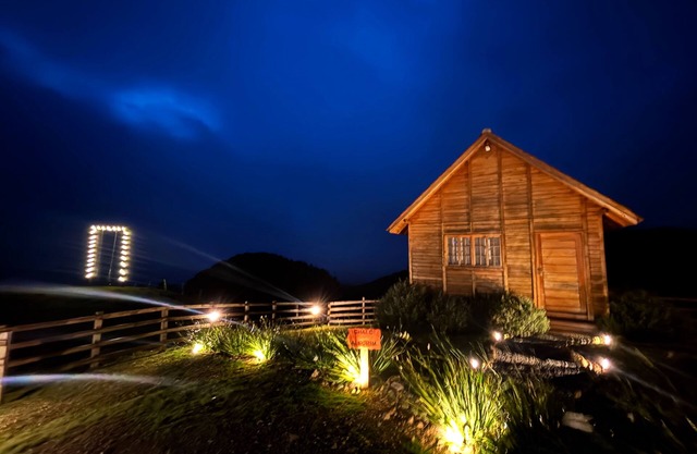 Chalet with hot tub for couples in Rancho Queimado