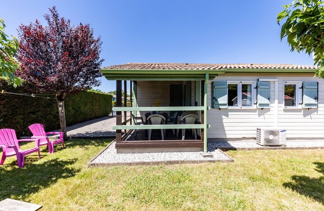 Chalet Yoya in Lanton – Comfort, Tranquility and Nature on the Bay