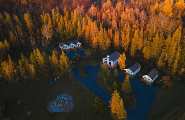 Chalets ÖST à Shefford - GROUP PACKAGE -