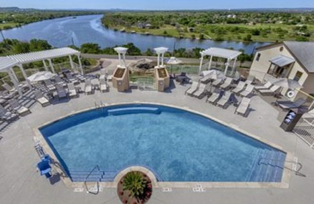 Challenging golf courses and tasteful wineries!