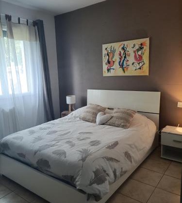 Chambre calme dans une maison à la campagne