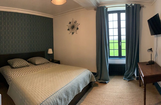 CHAMBRE D'HÖTE AT CHATEAU DE FRANQUETOT Chambre Taylor