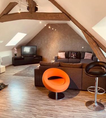 CHAMBRE et JARDIN Village au bord de l eau Cour et Garage privés