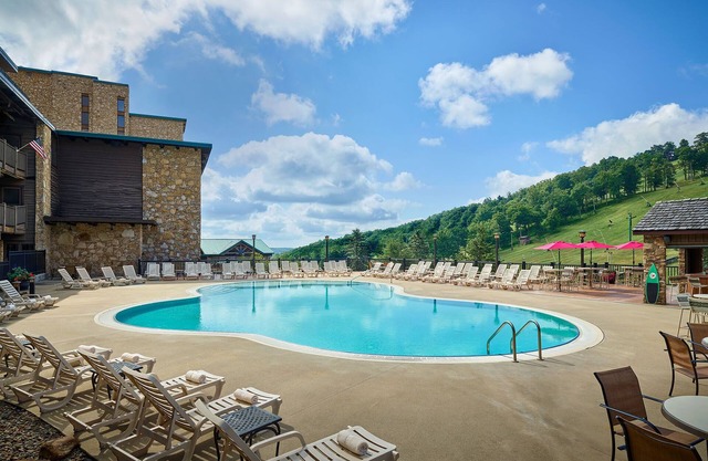 Champion Hotel | Slopeside Stay + Pool & Spa