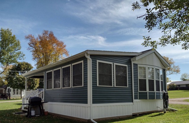 Champlain Island Escape - Cozy home in small waterfront community