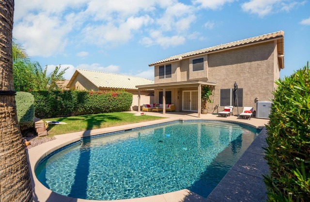 Chandler Retreat Sparkling Pool & Cozy Vibes