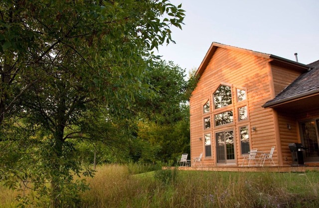 Chanticleer Cabins Evergreen Cabin