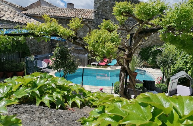 Character house with swimming pool near the Ardèche gorges