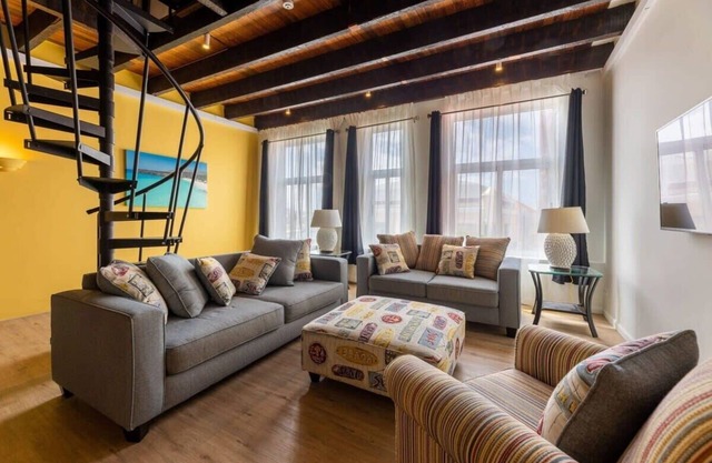 Characterful Contemporary 2BR Historic Townhouse