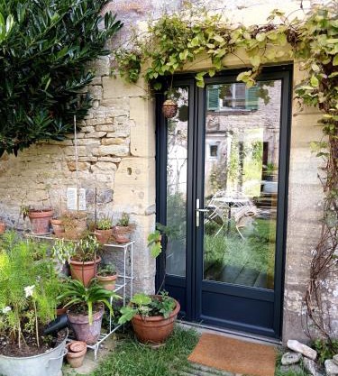 Charmant Studio au rez de chaussée de notre maison de village