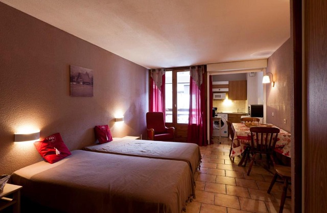 Charmant studio pour 4 pers. avec balcon, parking et wifi, à deux pas des Thermes et du centre village - FR-1-512-212