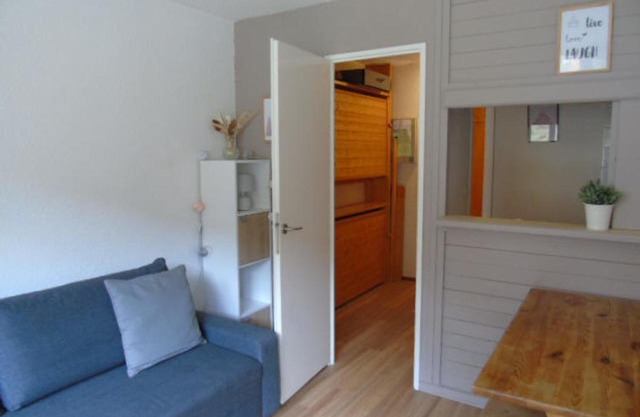 Charmant studio rénové, proche télécabine, balcon sud, animaux acceptés, draps inclus, casier à ski - FR-1-561-52