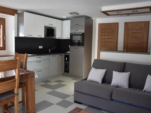 Charmant T2 avec terrasse, quartier calme, proche commerces et téléphérique - FR-1-464-142