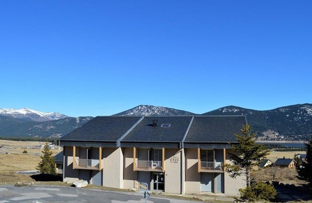 Charmant T2 Cabine au Centre des Angles avec Parking, Wi-Fi et Casier à Skis - FR-1-593-33