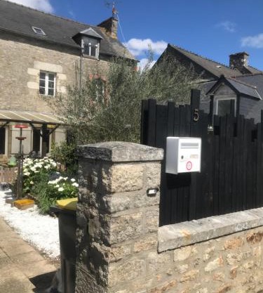Charmante maisonnette proximité cité médiévale et bords de Rance