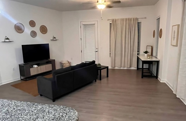 Charming 1-bedroom apartment in Leander, featuring AC, WiFi