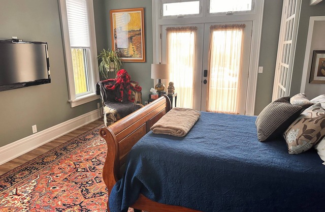 Charming 1-bedroom apartment in lovely Historic Covington modern amenities