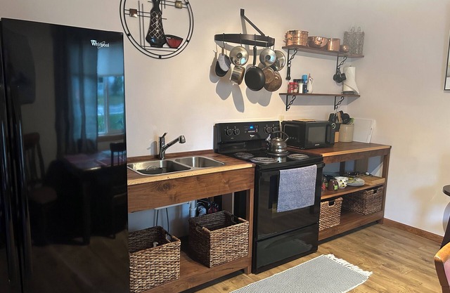 Charming 1-bedroom apartment on the Mississippi backwaters. Close to everything.
