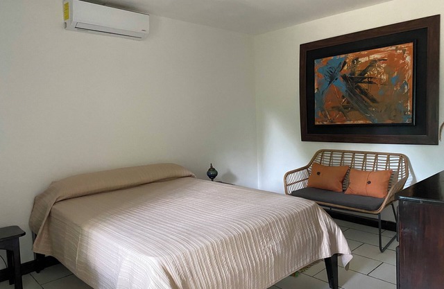 Charming 1-bedroom apartment with AC, WiFi in lovely Rio Seco, Santa Cruz. n