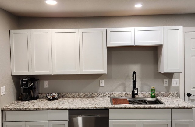 Charming 1-bedroom house in superb Eau Claire with AC, WiFi