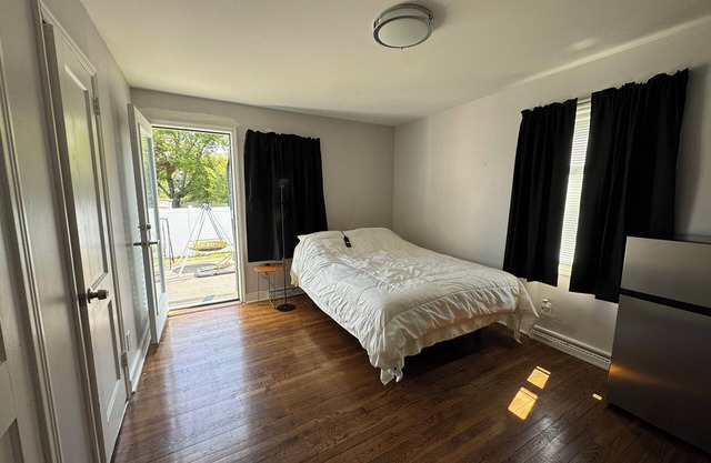 Charming 1-bedroom house in Monroe with AC and WiFi & BACKYARD EVENT SPACE