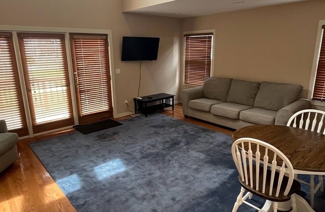 Charming 1-bedroom house with AC, WiFi in wonderful Lake Geneva